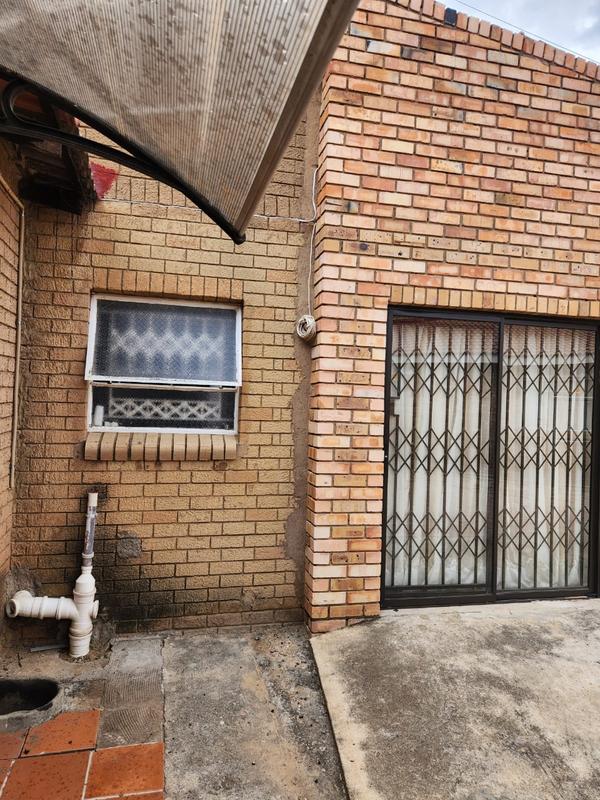 10 Bedroom Property for Sale in Montshioa North West